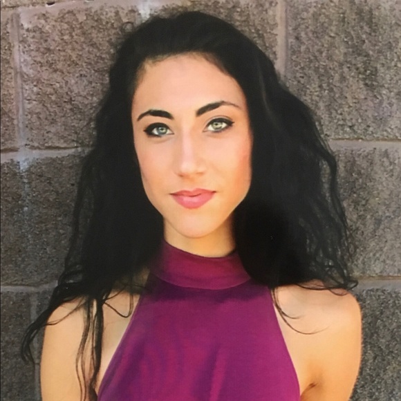 Meet your Posher, Stephanie 🌞 HI sunshines! - Picture 6 of 8